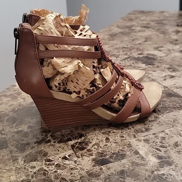 KENNETH Cole Reaction Woman's Leather Wedge Sandal 7M - Picture 9 of 10
